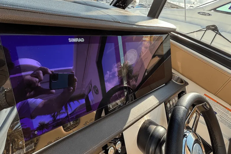 Slide: The Image of Sea Ray 320 SUNDANCER OUTBOARD 2023 - 36