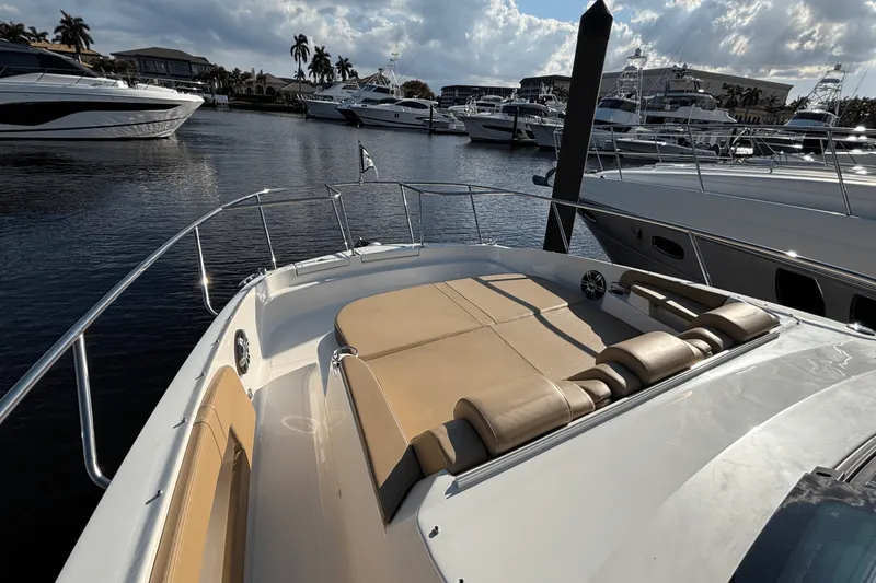 Slide: The Image of Sea Ray 320 SUNDANCER OUTBOARD 2023 - 45