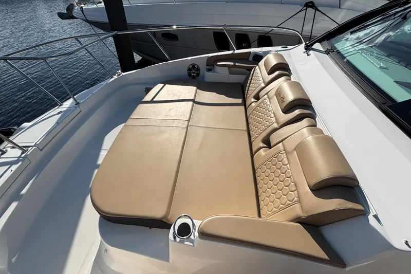 Slide: The Image of Sea Ray 320 SUNDANCER OUTBOARD 2023 - 46
