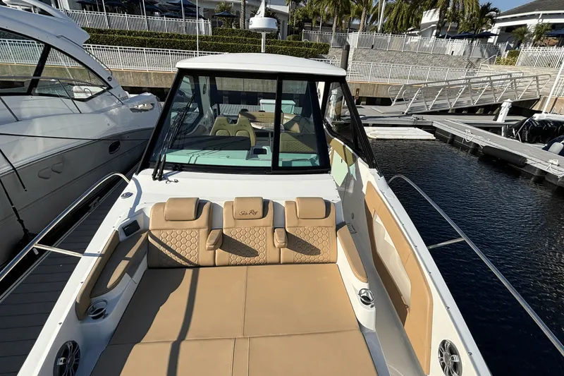 Slide: The Image of Sea Ray 320 SUNDANCER OUTBOARD 2023 - 48