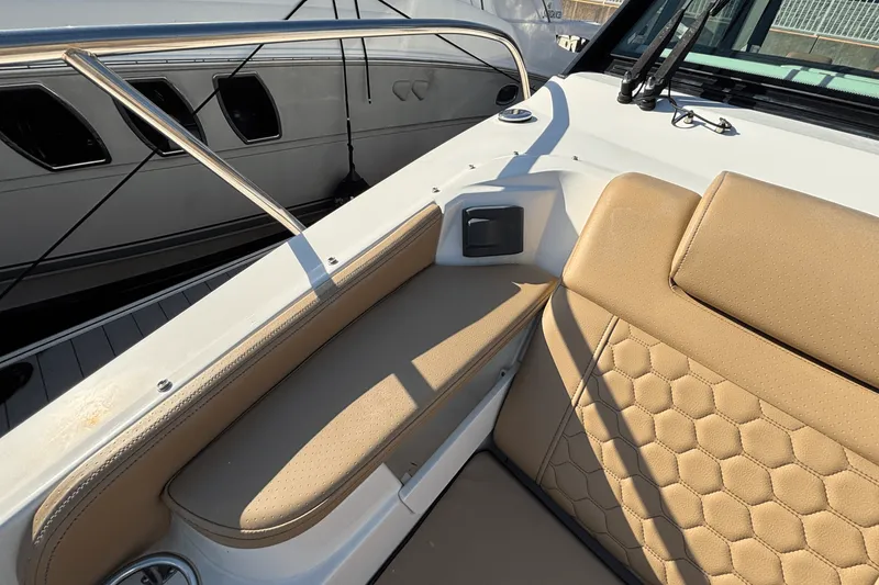 Slide: The Image of Sea Ray 320 SUNDANCER OUTBOARD 2023 - 49