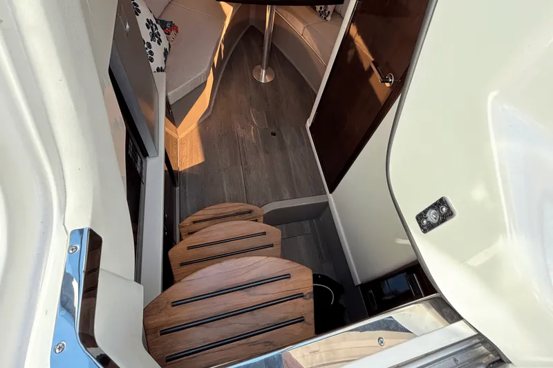 Slide: The Image of Sea Ray 320 SUNDANCER OUTBOARD 2023 - 53
