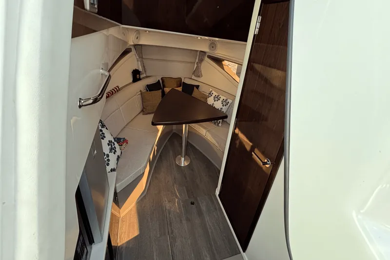 Slide: The Image of Sea Ray 320 SUNDANCER OUTBOARD 2023 - 54