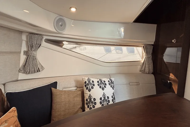 Slide: The Image of Sea Ray 320 SUNDANCER OUTBOARD 2023 - 57