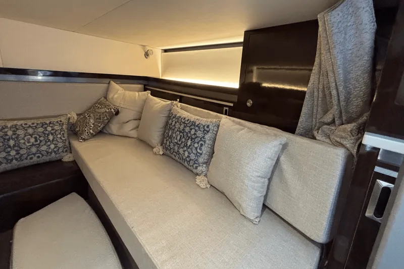 Slide: The Image of Sea Ray 320 SUNDANCER OUTBOARD 2023 - 61