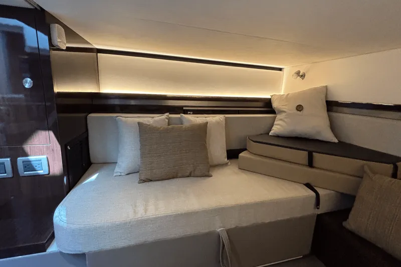 Slide: The Image of Sea Ray 320 SUNDANCER OUTBOARD 2023 - 62