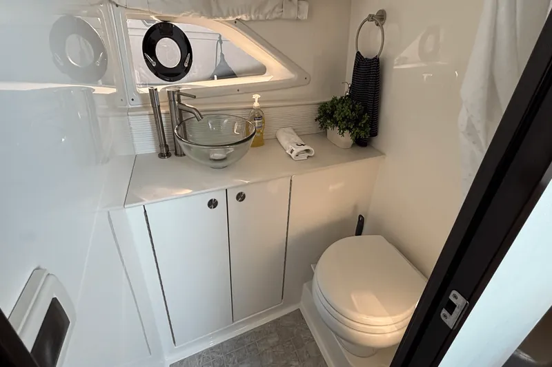 Slide: The Image of Sea Ray 320 SUNDANCER OUTBOARD 2023 - 63