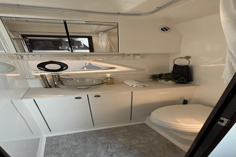 Slide: The Image of Sea Ray 320 SUNDANCER OUTBOARD 2023 - 64