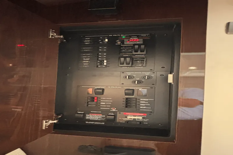 Slide: The Image of Sea Ray 320 SUNDANCER OUTBOARD 2023 - 65