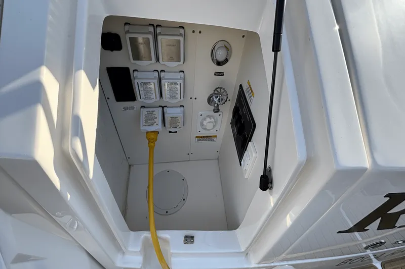 Slide: The Image of Sea Ray 320 SUNDANCER OUTBOARD 2023 - 71