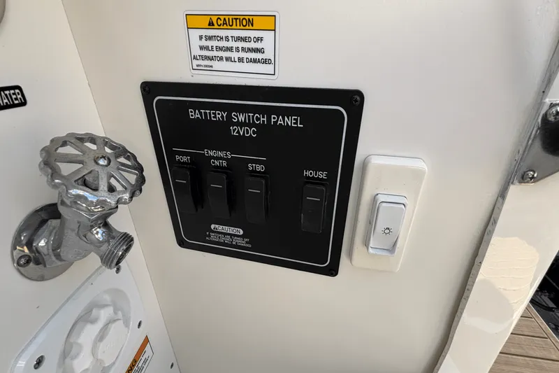 Slide: The Image of Sea Ray 320 SUNDANCER OUTBOARD 2023 - 72