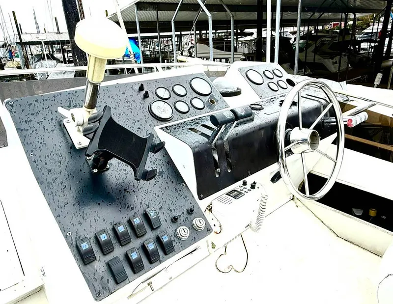 Slide: The Image of Carver 300 Aft Cabin 1994 - 15343011