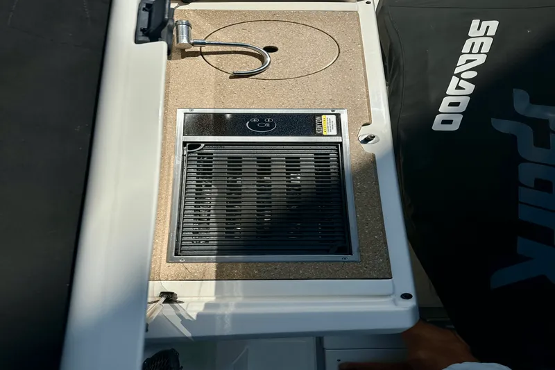 Slide: The Image of Sea Ray 460 SUNDANCER 2017 - 12