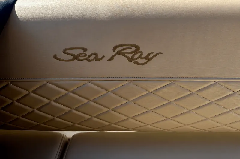 Slide: The Image of Sea Ray 460 SUNDANCER 2017 - 17