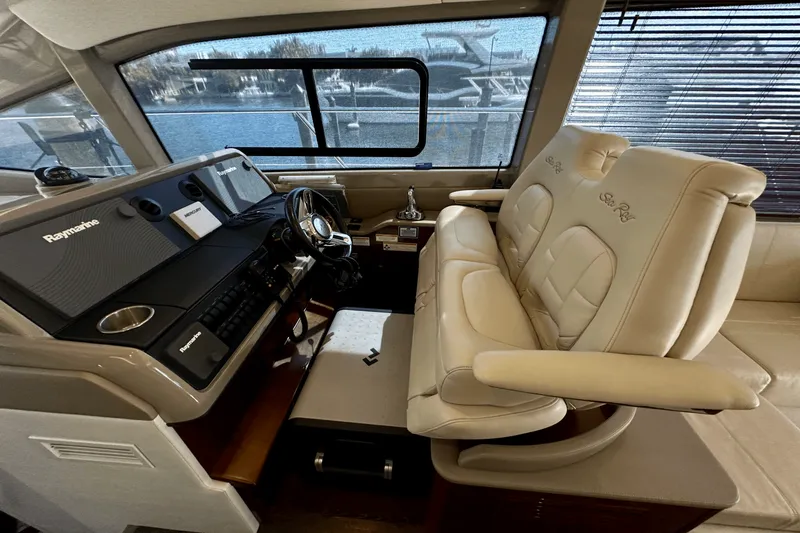 Slide: The Image of Sea Ray 460 SUNDANCER 2017 - 20