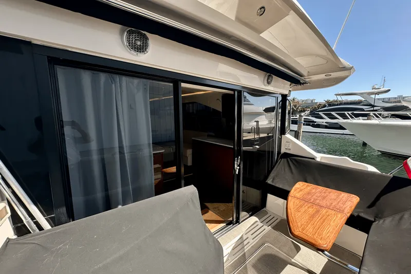 Slide: The Image of Sea Ray 460 SUNDANCER 2017 - 9