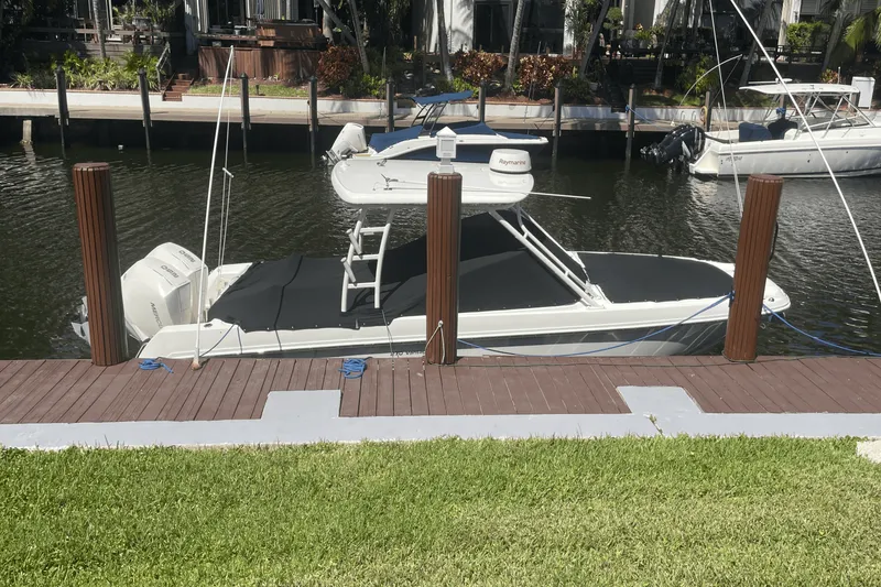 Slide: The Image of Boston Whaler 270 VANTAGE 2019 - 10