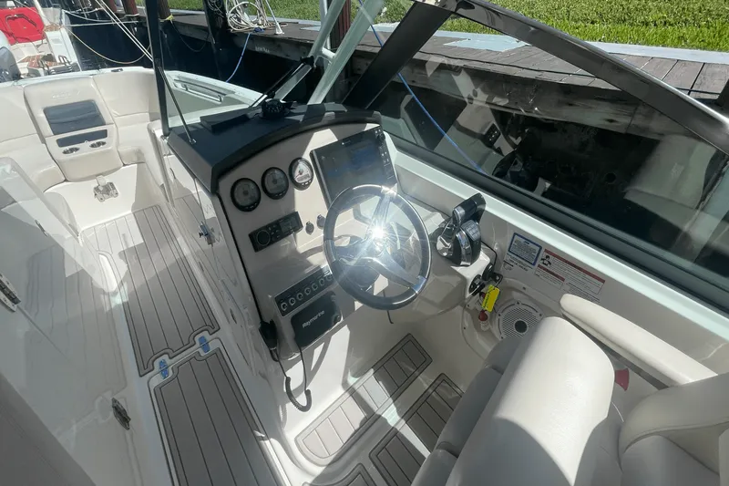 Slide: The Image of Boston Whaler 270 VANTAGE 2019 - 17