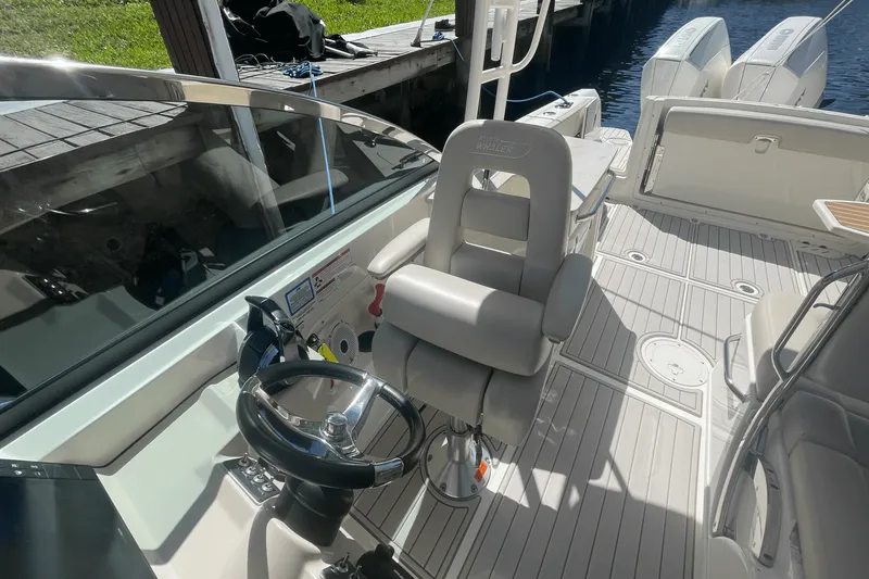 Slide: The Image of Boston Whaler 270 VANTAGE 2019 - 18