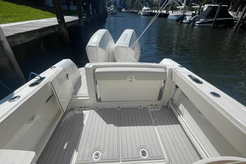 Slide: The Image of Boston Whaler 270 VANTAGE 2019 - 30