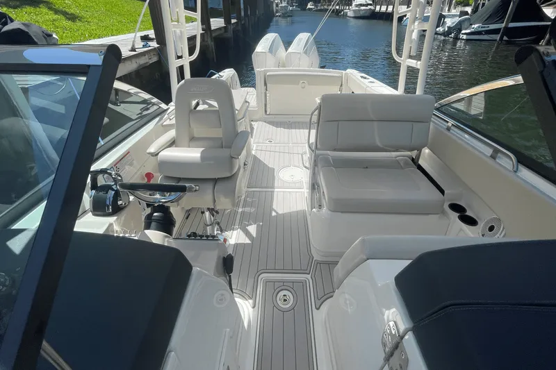 Slide: The Image of Boston Whaler 270 VANTAGE 2019 - 35