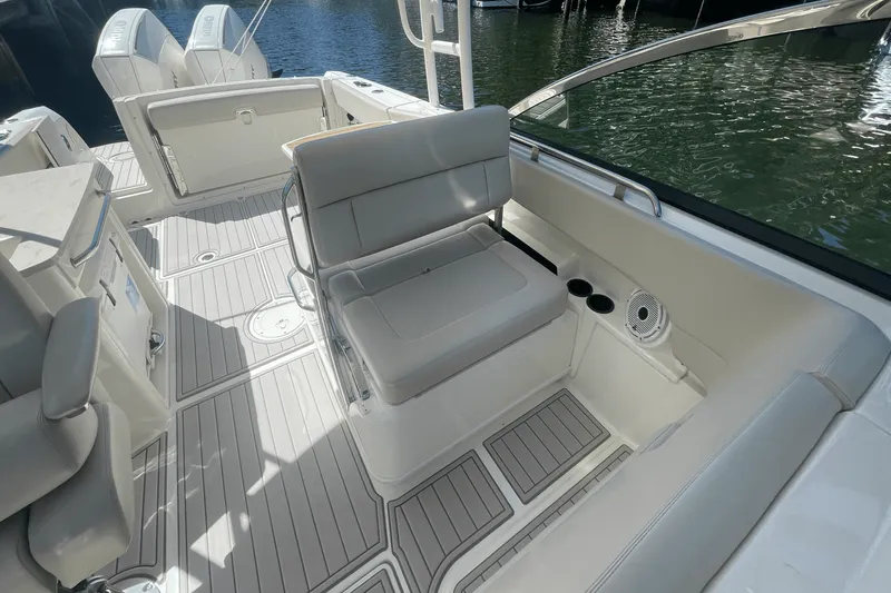 Slide: The Image of Boston Whaler 270 VANTAGE 2019 - 38