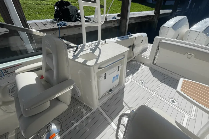 Slide: The Image of Boston Whaler 270 VANTAGE 2019 - 39