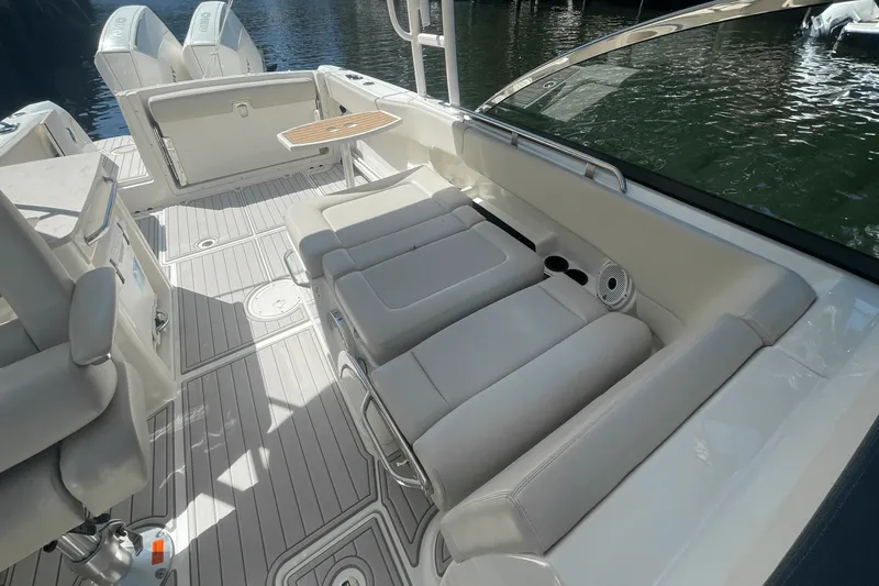 Slide: The Image of Boston Whaler 270 VANTAGE 2019 - 42