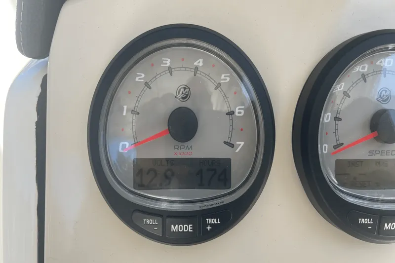 Slide: The Image of Boston Whaler 270 VANTAGE 2019 - 46