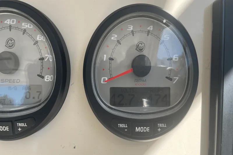 Slide: The Image of Boston Whaler 270 VANTAGE 2019 - 47