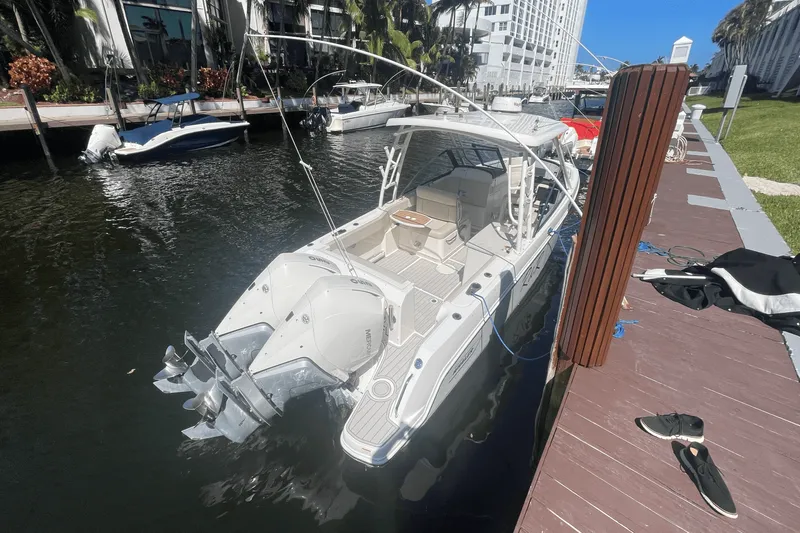 Slide: The Image of Boston Whaler 270 VANTAGE 2019 - 8