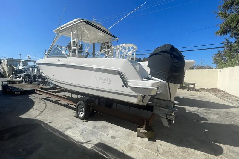 Slide: The Image of Boston Whaler 270 VANTAGE 2019 - 2