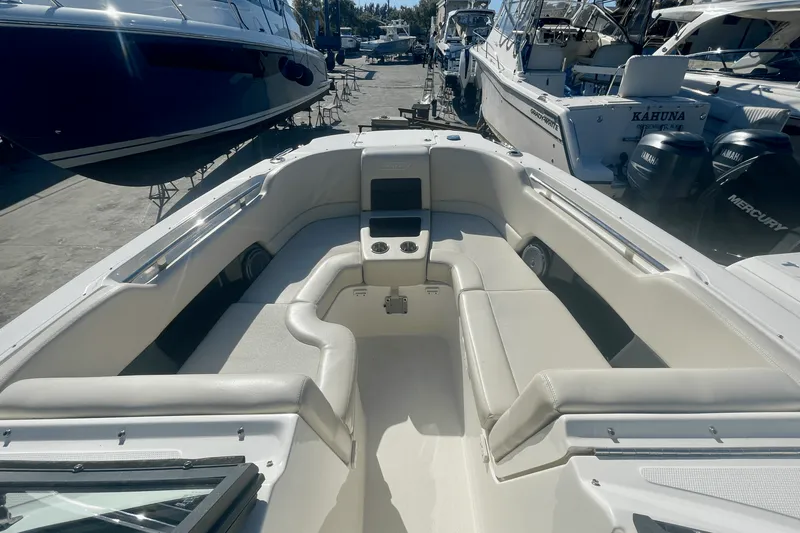 Slide: The Image of Boston Whaler 270 VANTAGE 2019 - 20