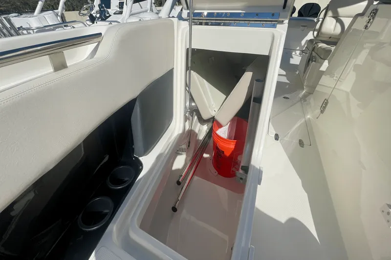 Slide: The Image of Boston Whaler 270 VANTAGE 2019 - 21