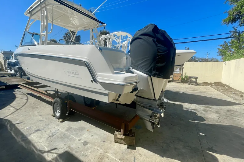 Slide: The Image of Boston Whaler 270 VANTAGE 2019 - 3