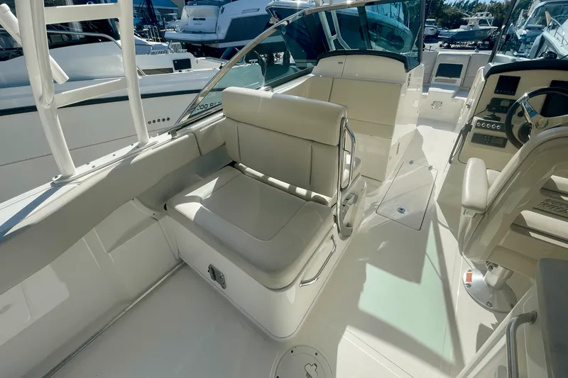 Slide: The Image of Boston Whaler 270 VANTAGE 2019 - 41
