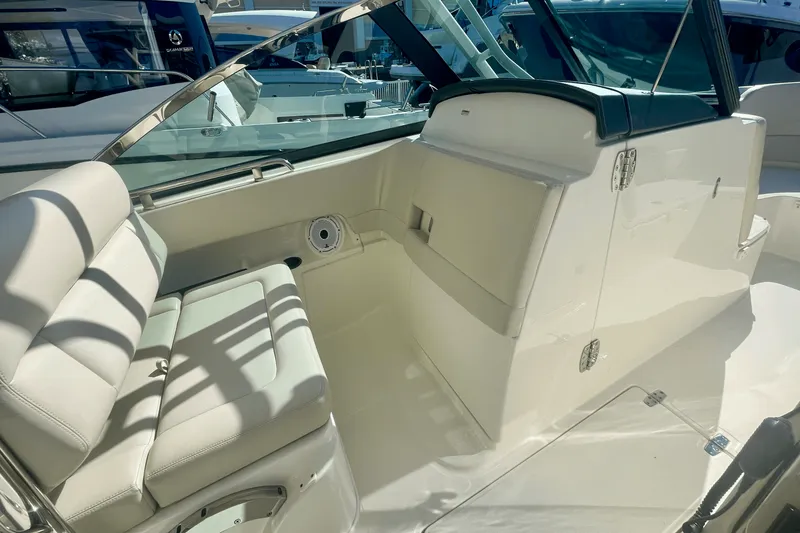 Slide: The Image of Boston Whaler 270 VANTAGE 2019 - 55