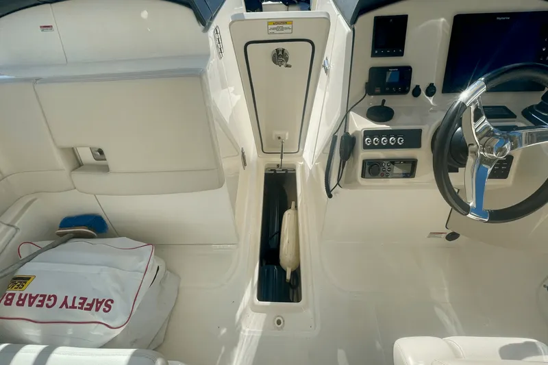 Slide: The Image of Boston Whaler 270 VANTAGE 2019 - 59