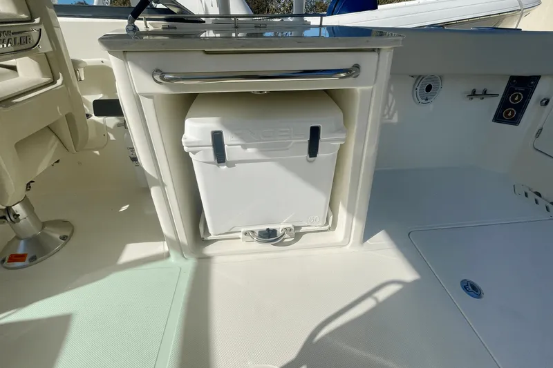 Slide: The Image of Boston Whaler 270 VANTAGE 2019 - 63