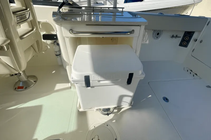 Slide: The Image of Boston Whaler 270 VANTAGE 2019 - 64