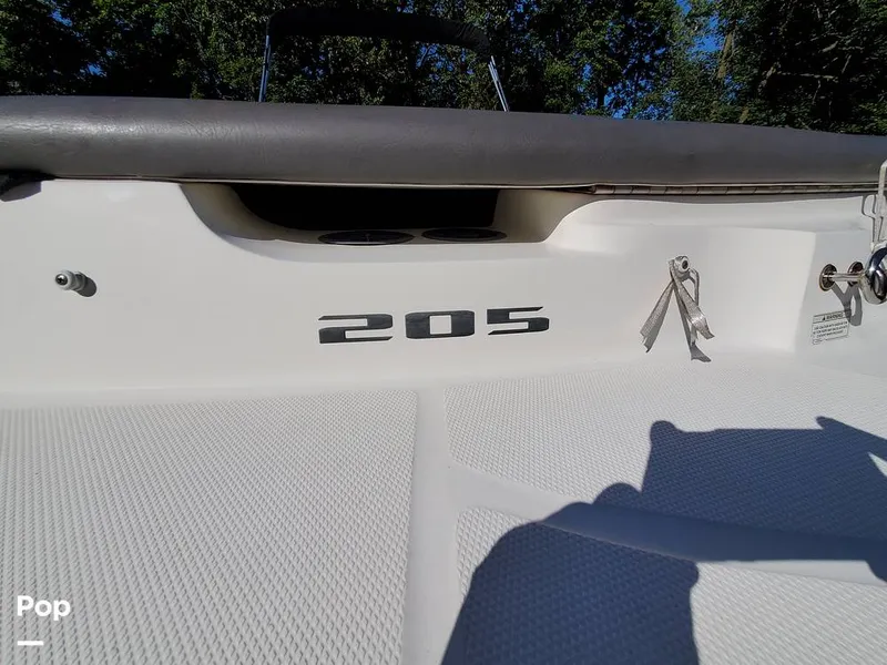 Slide: The Image of Sea Ray 205 sport 2011 - 13153405