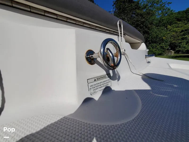 Slide: The Image of Sea Ray 205 sport 2011 - 13153406