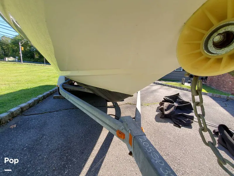 Slide: The Image of Sea Ray 205 sport 2011 - 13153412