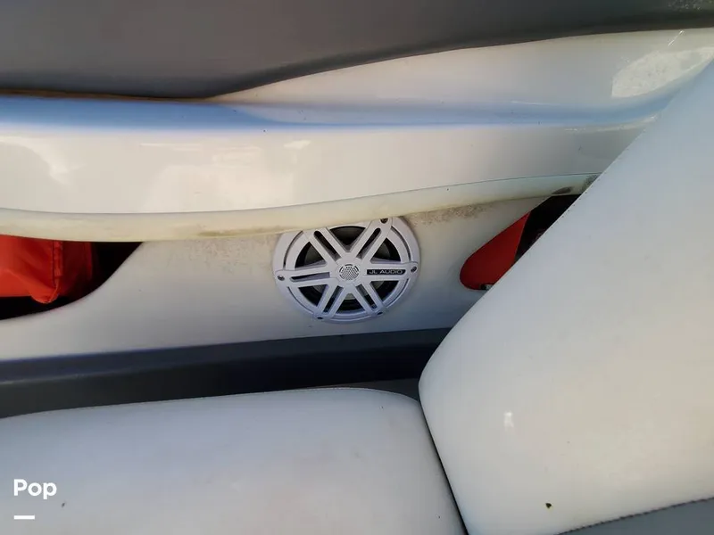 Slide: The Image of Sea Ray 205 sport 2011 - 13153434