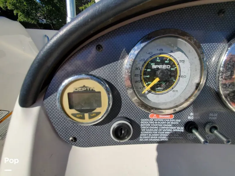 Slide: The Image of Sea Ray 205 sport 2011 - 13153443