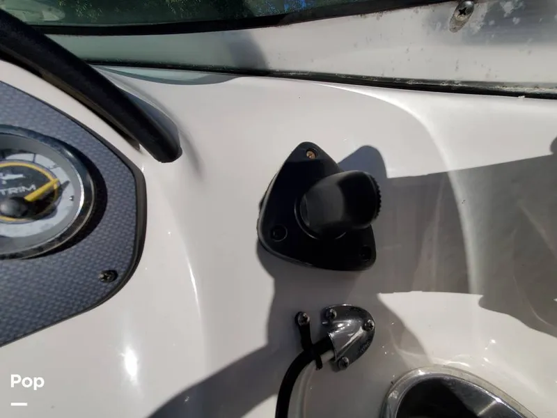 Slide: The Image of Sea Ray 205 sport 2011 - 13153448