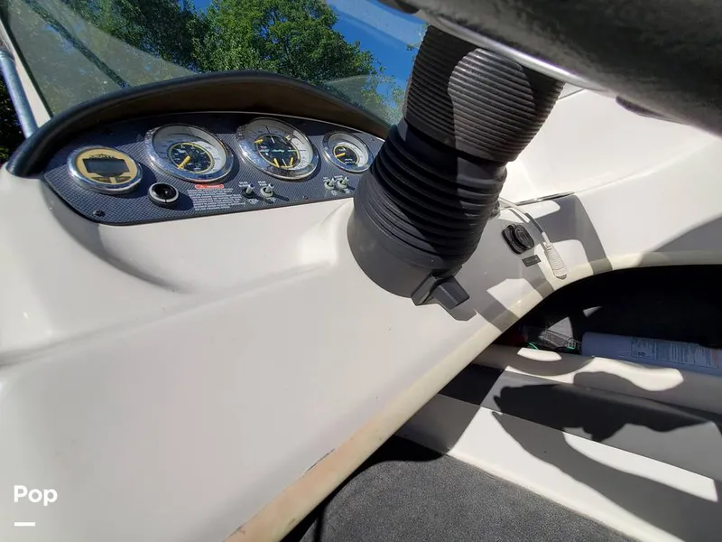 Slide: The Image of Sea Ray 205 sport 2011 - 13153451