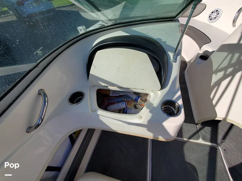 Slide: The Image of Sea Ray 205 sport 2011 - 13153480