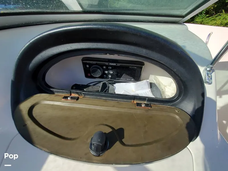 Slide: The Image of Sea Ray 205 sport 2011 - 13153482