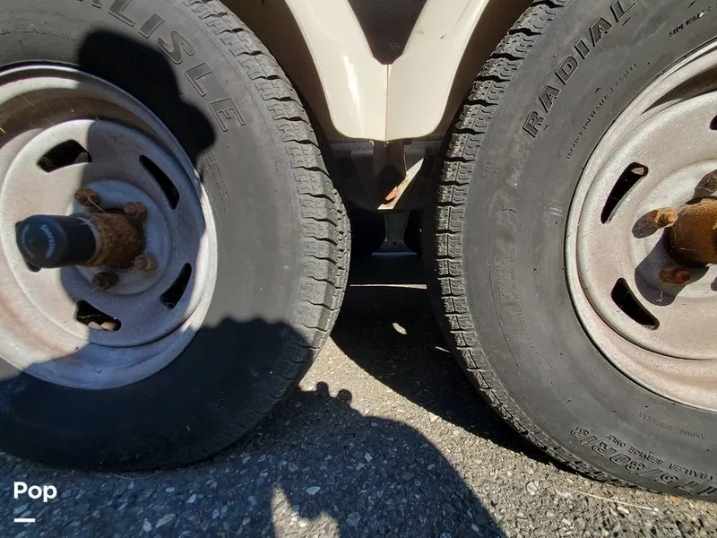 Slide: The Image of Sea Ray 205 sport 2011 - 13153499